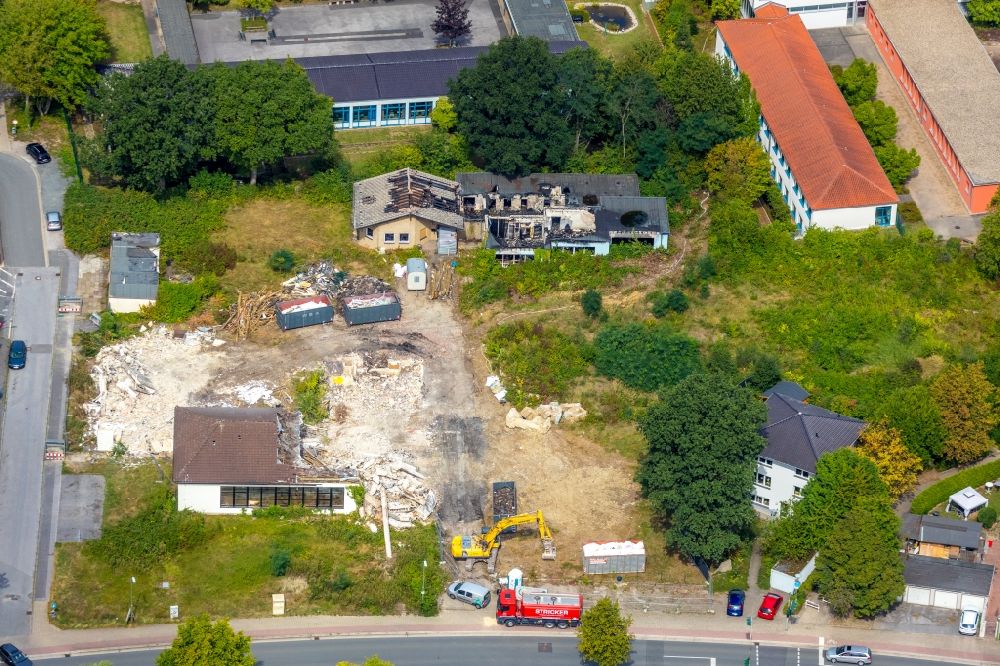 Aerial photograph Bergkamen - Demolition work on the ruins of the building and the fire of a former kindergarden on Elsa-Brandstroem-Strasse in Bergkamen in the state North Rhine-Westphalia, Germany