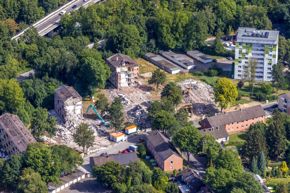 Aerial image Mülheim an der Ruhr - Demolition and dismantling of an apartment building housing estate in Muelheim on the Ruhr at Ruhrgebiet in the state North Rhine-Westphalia, Germany