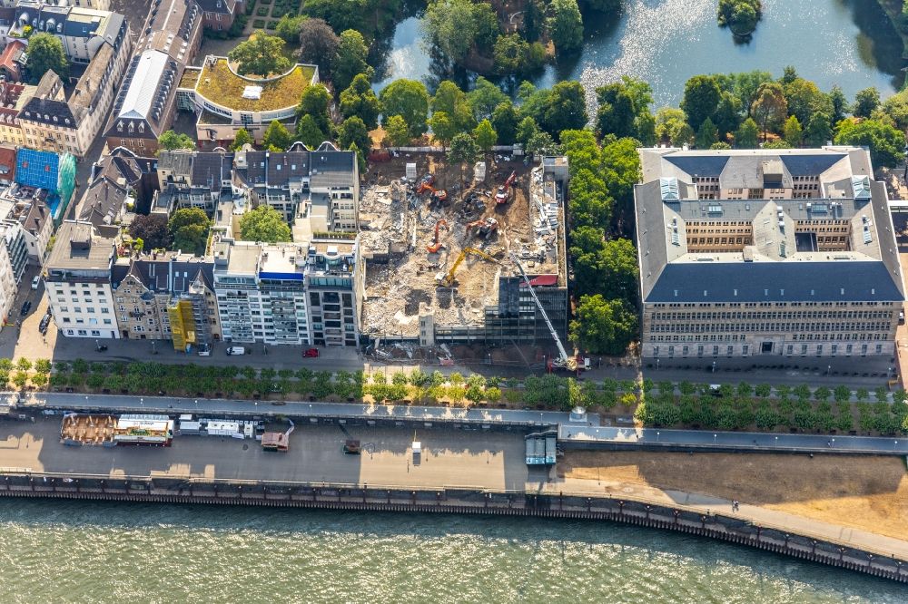 Düsseldorf from the bird's eye view: Demolition and dismantling of a prefabricated high-rise housing estate on Mannesmannufer in the district Carlstadt in Duesseldorf in the state North Rhine-Westphalia, Germany
