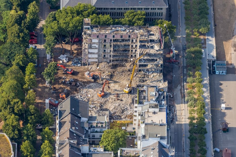 Düsseldorf from above - Demolition and dismantling of a prefabricated high-rise housing estate on Mannesmannufer in the district Carlstadt in Duesseldorf in the state North Rhine-Westphalia, Germany