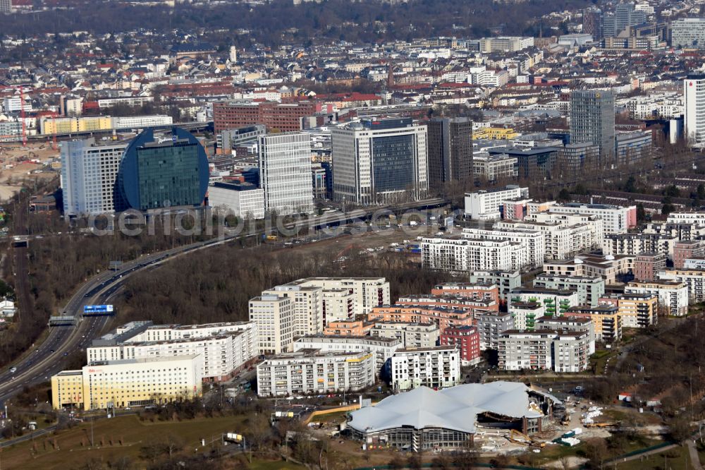 Frankfurt am Main from above - Demolition and dismantling of the thermal baths and swimming pools at the outdoor pool of the leisure facility Zum Rebstockbad in the district Bockenheim in Frankfurt in the state Hesse, Germany