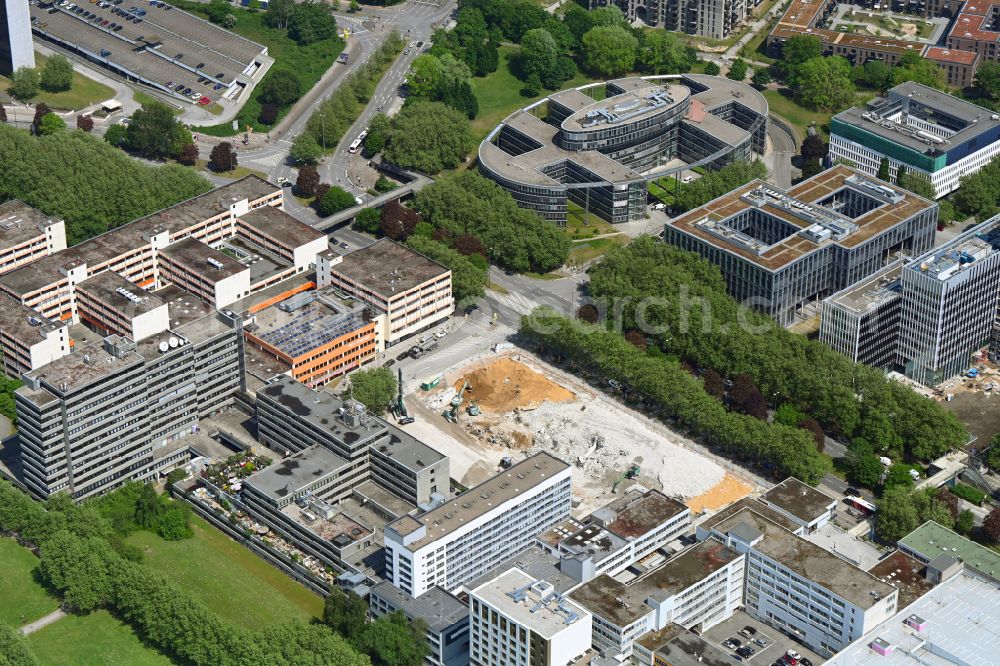 Aerial photograph Hamburg - Demolition and earthworks of the former Deutsche Post building on the street Ueberseering in the Winterhude district in Hamburg, Germany