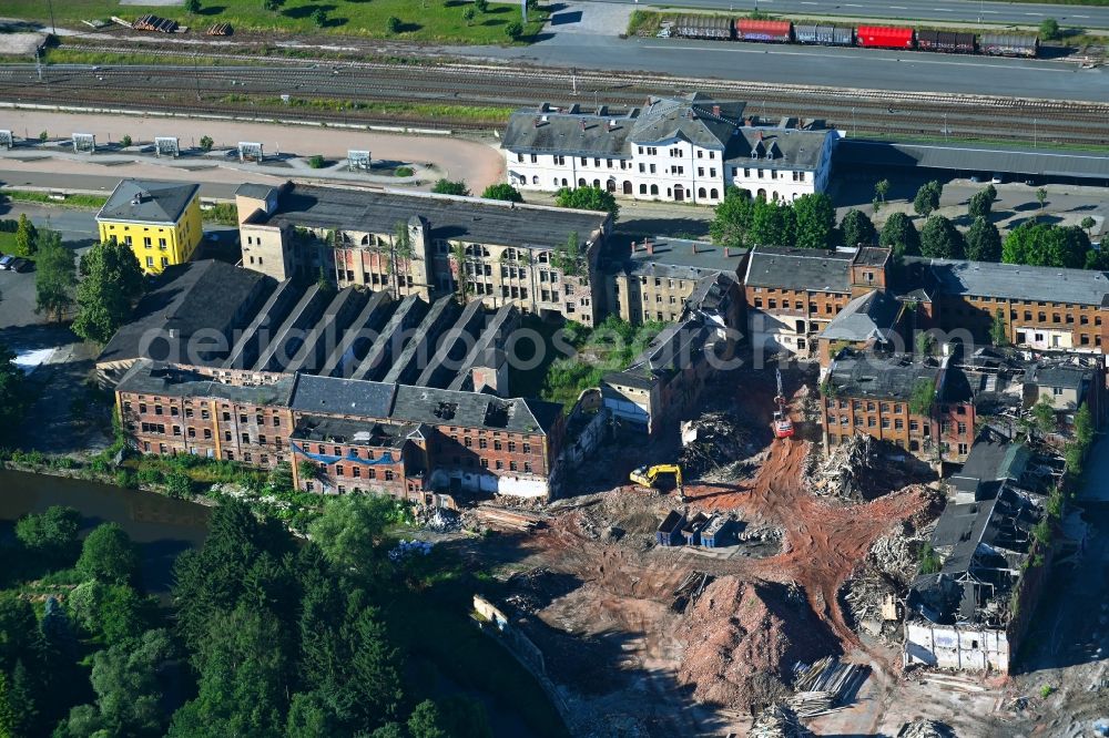 Aerial image Oelsnitz/Vogtl. - Demolition work on the site of the Industry- ruins of former VEB Halbmond Teppichwerke on Carl-Wilhelm-Koch-Strasse in Oelsnitz/Vogtl. in the state Saxony, Germany
