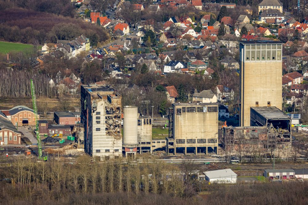 Gelsenkirchen from above - Demolition work on the site of the industrial ruins of the DSK Bergwerk Lippe on the street Zum Bahnhof in the district Westerhold in Gelsenkirchen in the state North Rhine-Westphalia, Germany