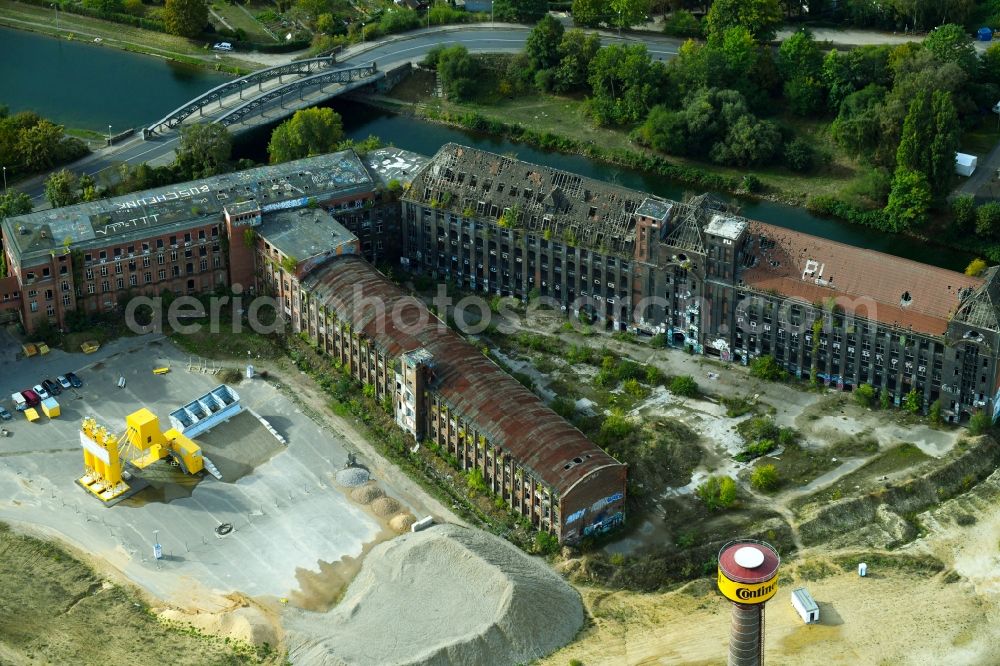 Hannover from the bird's eye view: Demolition work on the site of the Industry- ruins Conti on Kanalstrasse in the district Linden-Limmer in Hannover in the state Lower Saxony, Germany