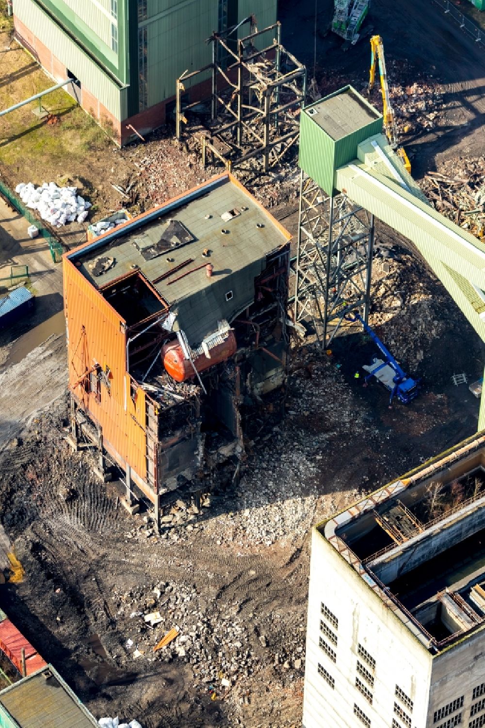 Gelsenkirchen from the bird's eye view: Demolition work on the site of the Industry- ruins of DSK Bergwerk Lippe in the district Westerhold in Gelsenkirchen in the state North Rhine-Westphalia, Germany