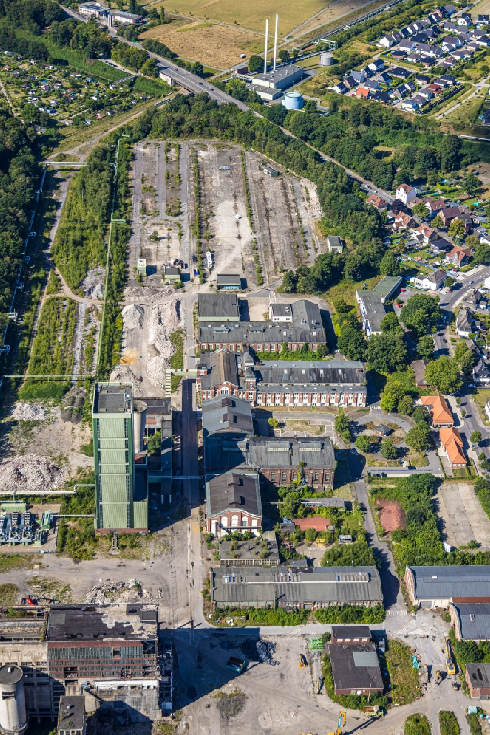 Aerial photograph Gelsenkirchen - Demolition work on the site of the Industry- ruins of DSK Bergwerk Lippe in the district Westerhold in Gelsenkirchen at Ruhrgebiet in the state North Rhine-Westphalia, Germany