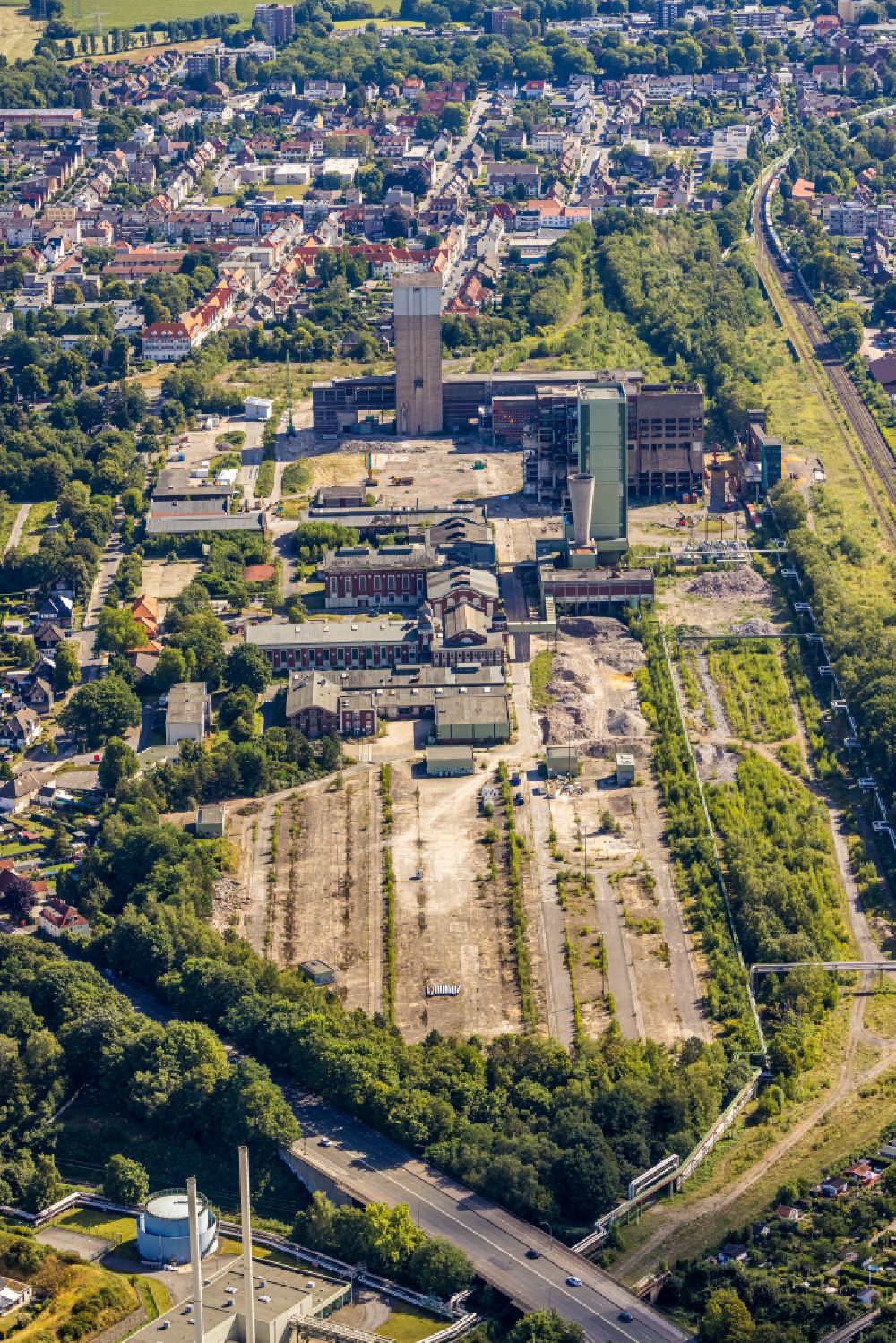 Gelsenkirchen from above - Demolition work on the site of the Industry- ruins of DSK Bergwerk Lippe in the district Westerhold in Gelsenkirchen at Ruhrgebiet in the state North Rhine-Westphalia, Germany