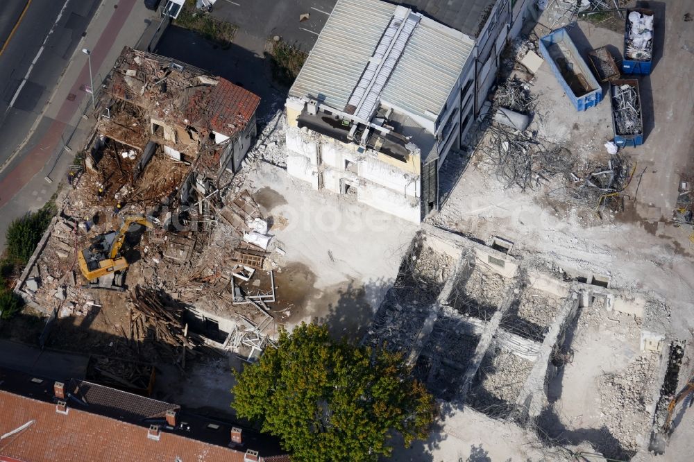 Aerial image Göttingen - Demolition work on the site of the Industry- ruins Sartoriusquartier in Goettingen in the state Lower Saxony, Germany