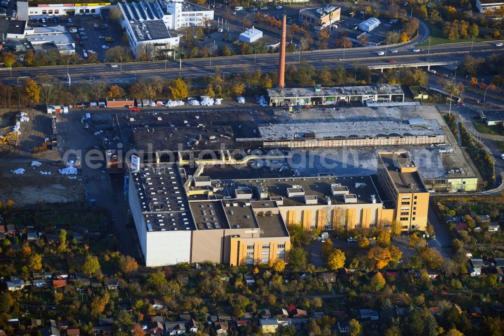 Aerial photograph Berlin - Demolition work on the site of the Industry- ruins Tabakfabrik Reemtsma in the district Schmargendorf in Berlin, Germany