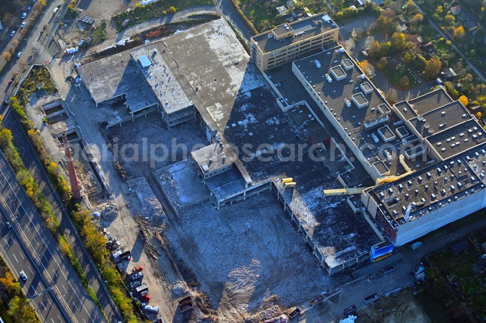 Aerial image Berlin - Demolition work on the site of the Industry- ruins Tabakfabrik Reemtsma in the district Schmargendorf in Berlin, Germany