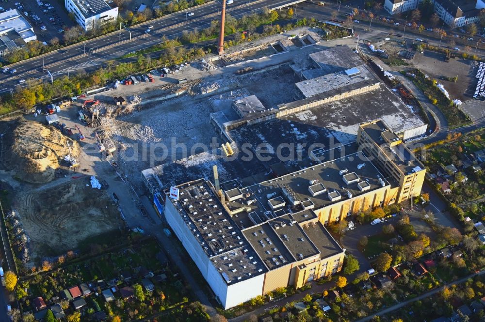 Aerial image Berlin - Demolition work on the site of the Industry- ruins Tabakfabrik Reemtsma in the district Schmargendorf in Berlin, Germany
