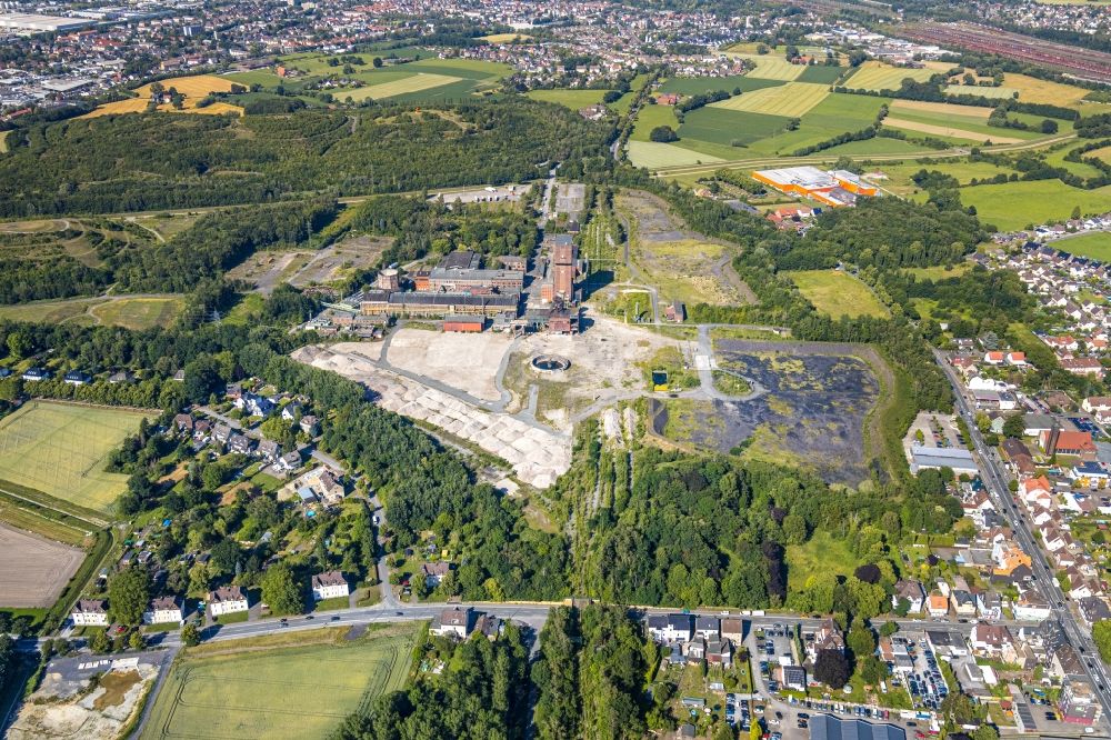 Hamm from above - Demolition work on the site of the Industry- ruins Zeche Heinrich Robert in Hamm in the state North Rhine-Westphalia, Germany