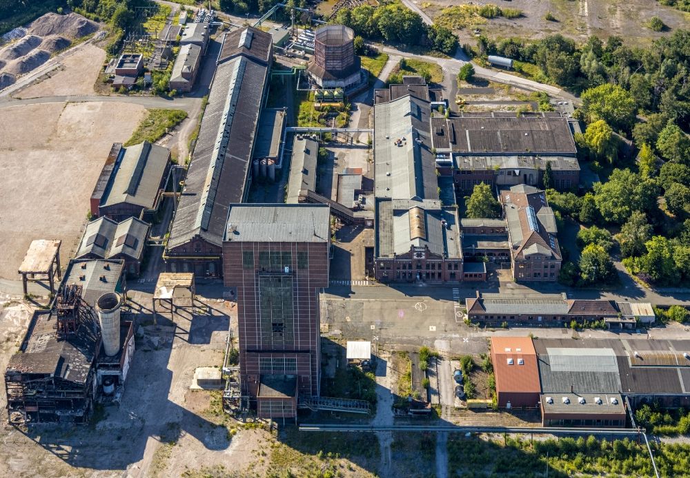 Hamm from the bird's eye view: Demolition work on the site of the Industry- ruins Zeche Heinrich Robert in Hamm in the state North Rhine-Westphalia, Germany
