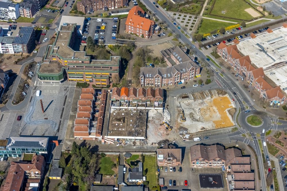 Voerde from the bird's eye view: Demolition work on the site on the town hall square in the district Holthausen in Voerde at Ruhrgebiet in the state North Rhine-Westphalia, Germany