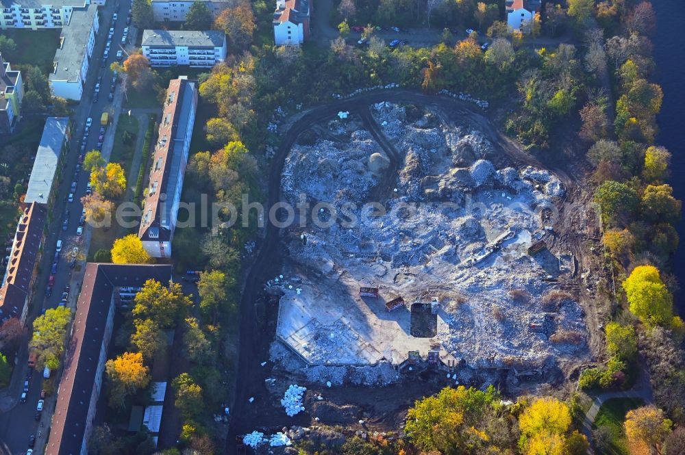 Aerial photograph Berlin - Dismanteling of Ruins of the decaying land with the building of the former water park in the district Blub Berlin Tempelhof