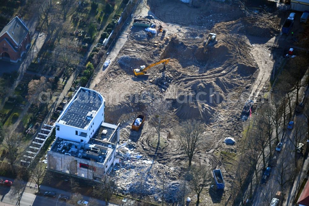 Berlin from the bird's eye view: Demolition area of office buildings Home on Paul-Schneider-Strasse in the district Bezirk Steglitz-Zehlendorf in Berlin, Germany