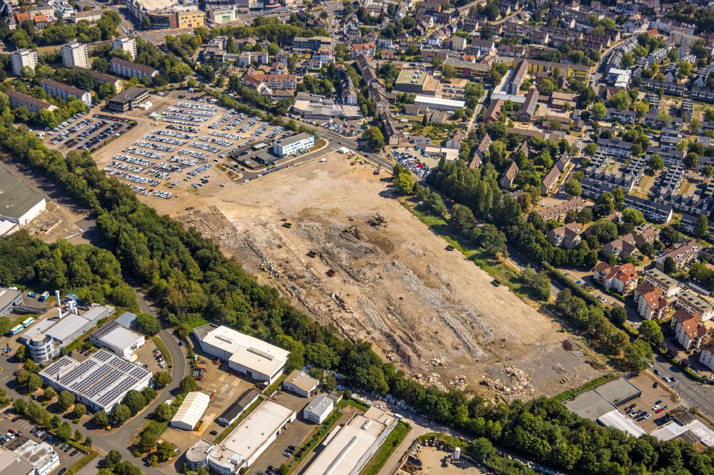 Hattingen from the bird's eye view: Demolition area for the new construction of commercial and residential buildings on the former O&K site with a new parking lot and police station along kidney Hofer Strasse in Hattingen in the state North Rhine-Westphalia, Germany