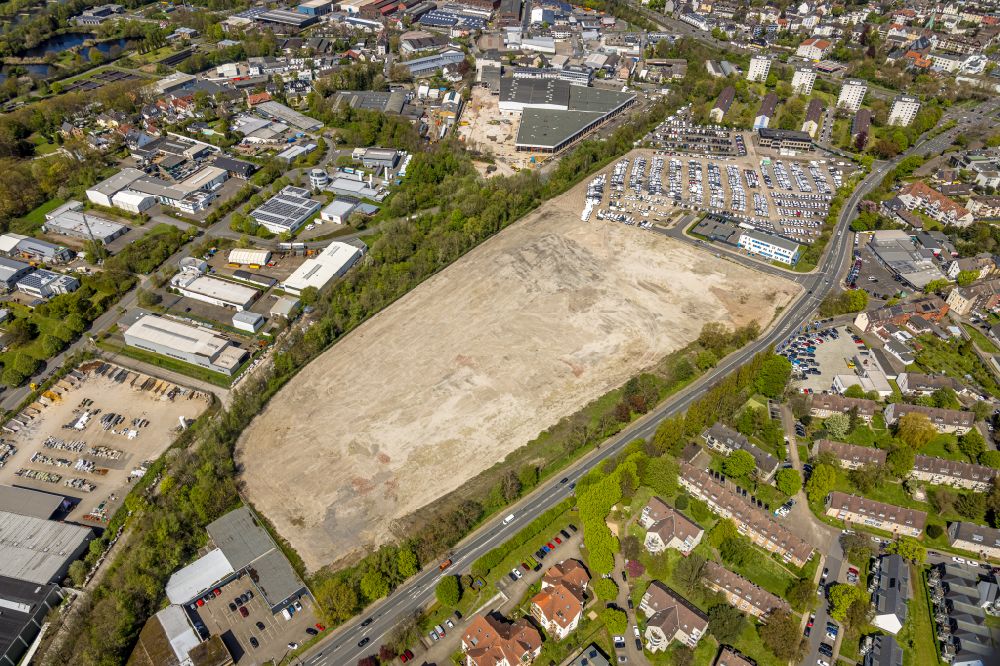 Aerial photograph Hattingen - Demolition area for the new construction of commercial and residential buildings on the former O&K site with a new parking lot and police station along kidney Hofer Strasse in Hattingen in the state North Rhine-Westphalia, Germany