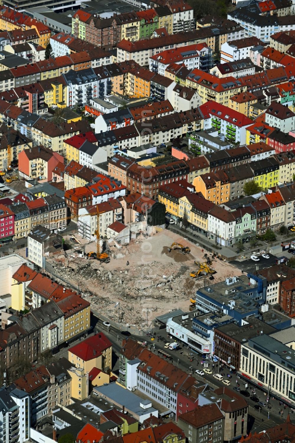 Nürnberg from the bird's eye view: Demolition work on the ruins of the former store building am Aufsessplatz in the Suedstadt in the district Galgenhof in Nuremberg in the state Bavaria, Germany
