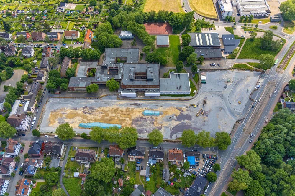 Bochum from the bird's eye view: Demolition site of the former school building of Schulzentrum Gerthe on Heinrichstrasse in the district Hiltrop in Bochum at Ruhrgebiet in the state North Rhine-Westphalia, Germany