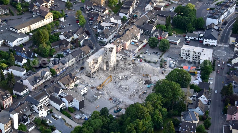Waldbröl from the bird's eye view: Demolition of the building area of Merkur-Haus in Waldbroel in the state North Rhine-Westphalia, Germany