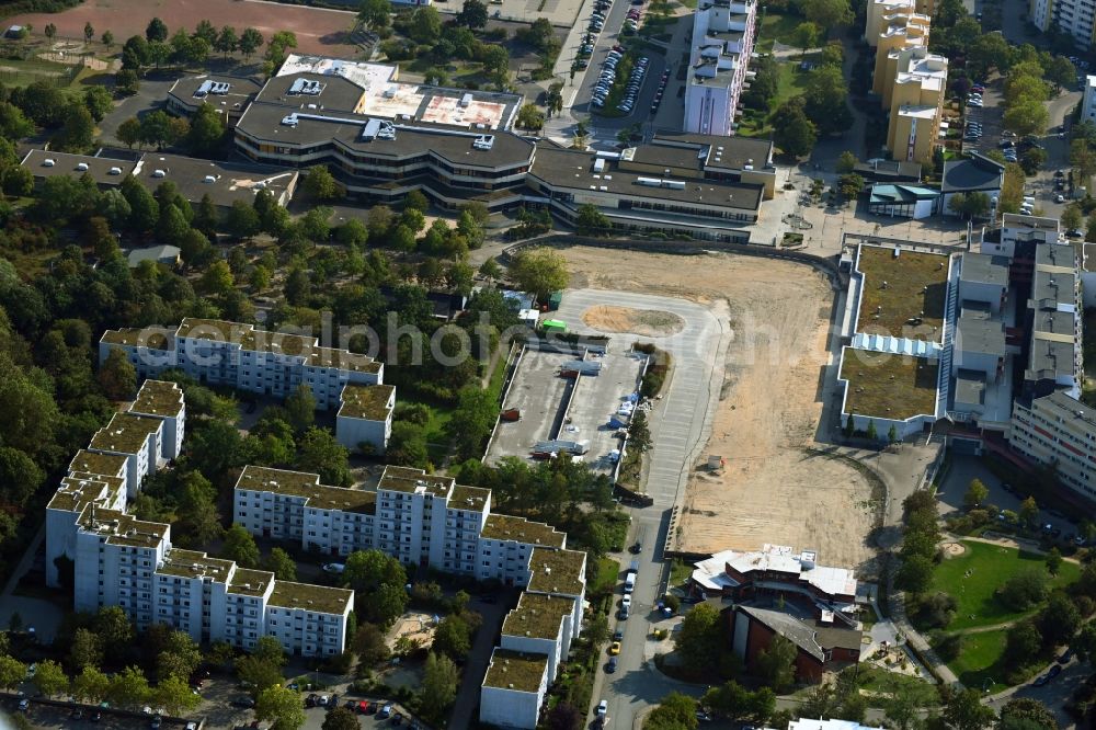 Aerial photograph Wolfsburg - Demolition and dismantling of the high-rise building on Dessauer Strasse in the district Westhagen in Wolfsburg in the state Lower Saxony, Germany