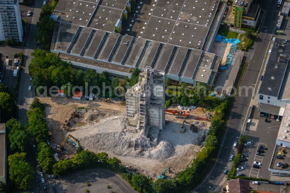 Würzburg from the bird's eye view: Demolition and dismantling of the high-rise building on Friedrich-Spee-Strasse in the district Sanderau in Wuerzburg in the state Bavaria, Germany