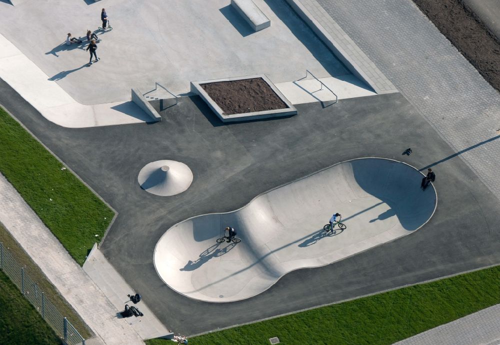 Aerial photograph Hamm - Component in the skate and BMX facility at the recreation area Lippepark Hamm in Herringen district in Hamm in North Rhine-Westphalia