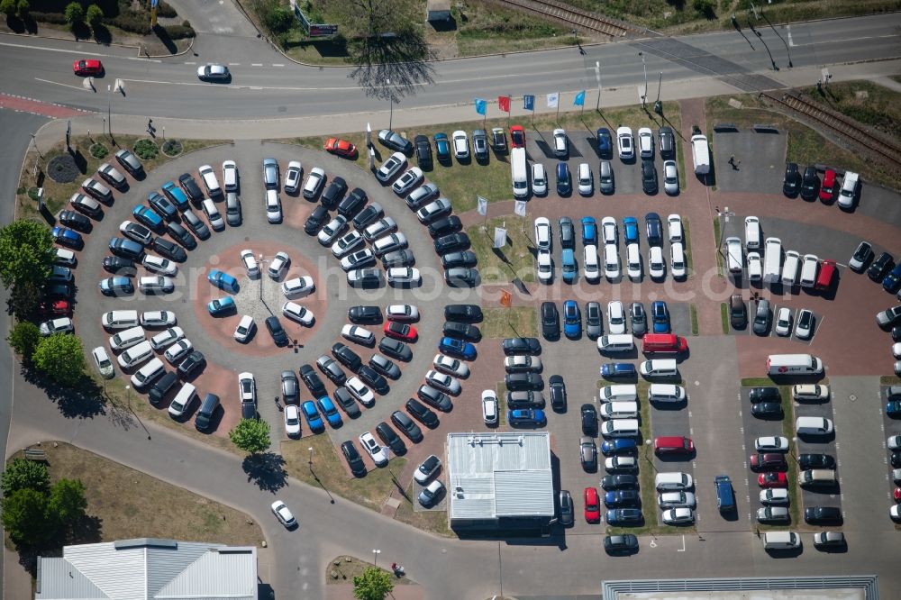 Weimar from the bird's eye view: Parking and storage space for automobiles of Autohandels of Glinicke Dienstleistungs GmbH in Weimar in the state Thuringia, Germany