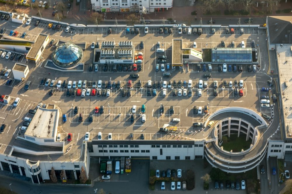 Aerial image Hamm - Parking space for parked cars at the shopping center Allee-Center Hamm on Westenwall in Hamm in the state North Rhine-Westphalia, Germany