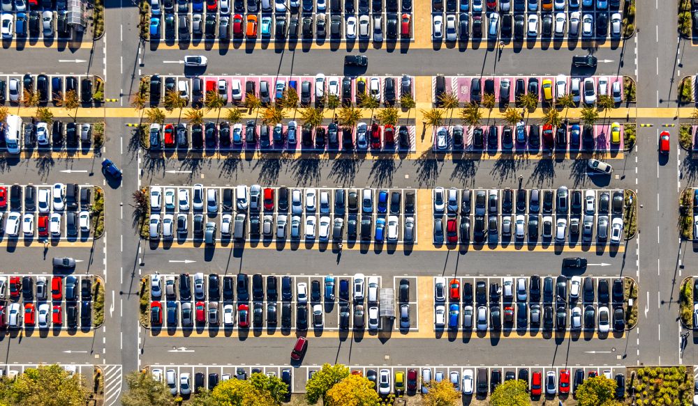 Bochum from the bird's eye view: parking space for parked cars at the shopping center Ruhr Park in Bochum at Ruhrgebiet in the state North Rhine-Westphalia, Germany