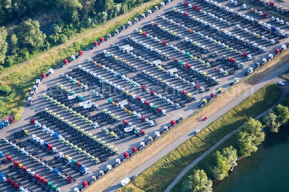 Wörth am Rhein from the bird's eye view: New trucks at the delivery parking of Daimler Truck facilities Woerth in Woerth am Rhein in the state Rhineland-Palatinate