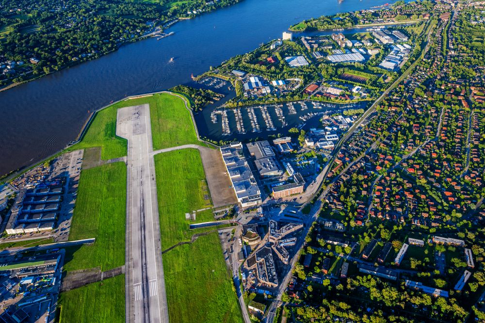 Aerial photograph Hamburg - Airbus works and airport of Finkenwerder in Hamburg in Germany. The former Hamburger Flugzeugbau works - on the Finkenwerder Peninsula on the riverbank of the Elbe - include an Airbus production site with an airplane. Several Airbus planes and models are being constructed here