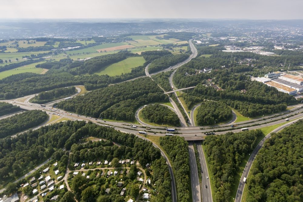 Sprockhövel from the bird's eye view: AK Wuppertal-Nord in Sprockhövel in Ennepe-Ruhr-Kreis in North Rhine-Westfalen.Es joins the Federal Highway 1, with the Federal Highway 43 and the Federal Highway 46 and the road 326.Als one of the few in Germany is the cross not developed fully grade-and at the same time has a very unusual design