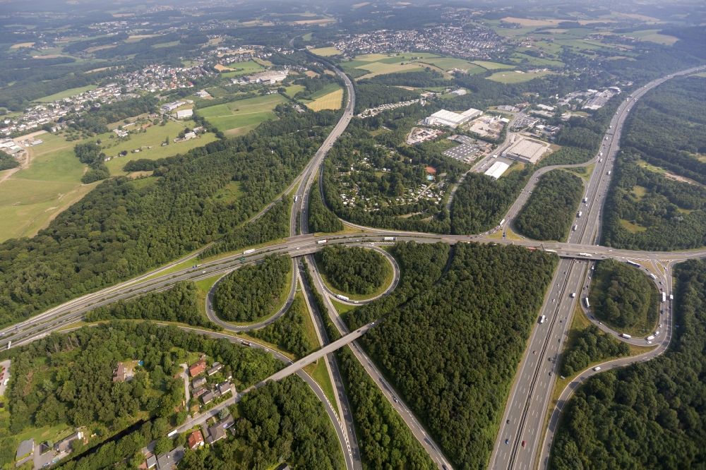 Aerial photograph Sprockhövel - AK Wuppertal-Nord in Sprockhövel in Ennepe-Ruhr-Kreis in North Rhine-Westfalen.Es joins the Federal Highway 1, with the Federal Highway 43 and the Federal Highway 46 and the road 326.Als one of the few in Germany is the cross not developed fully grade-and at the same time has a very unusual design