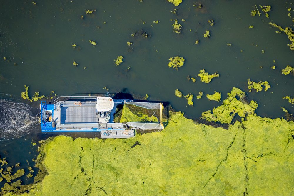 Herbede from the bird's eye view: Ship - special ship in motion to salvage Elodea blue-green algae on the Kemnader See in Herbede in the Ruhr area in the state of North Rhine-Westphalia, Germany