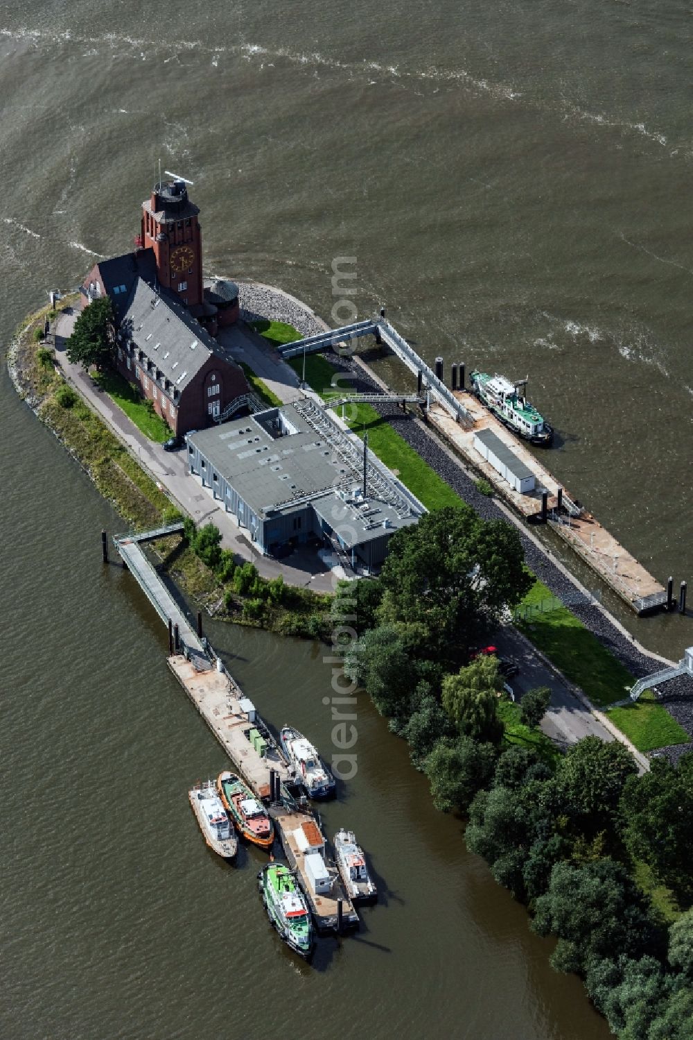 Aerial photograph Hamburg - Old pilot house Seemannshoeft on the Bubendey bank on the river Elbe in Finkenwerder in Hamburg