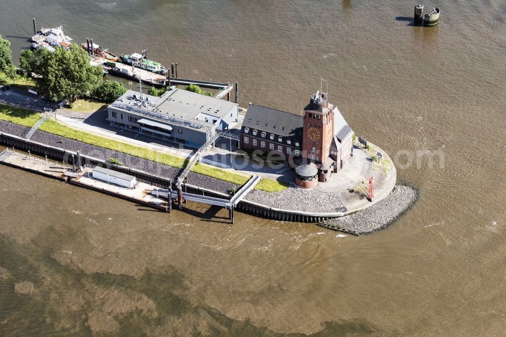 Aerial photograph Hamburg - Old pilot house Seemannshoeft on the Bubendey bank on the river Elbe in Finkenwerder in Hamburg