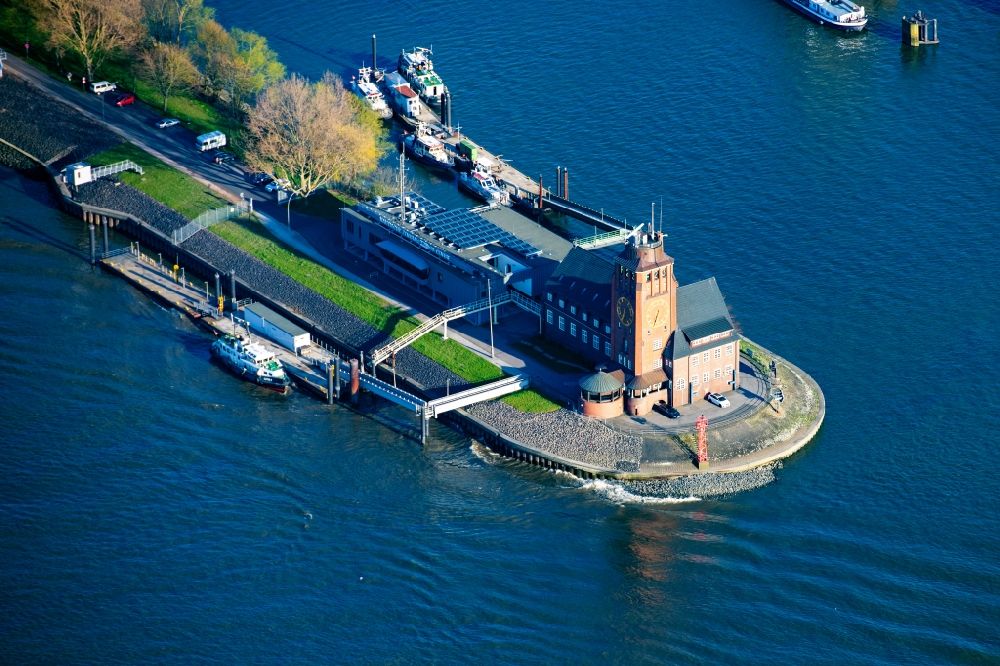 Hamburg from the bird's eye view: Old pilot house Seemannshoeft on the Bubendey bank on the river Elbe in Waltershof in Hamburg, Germany