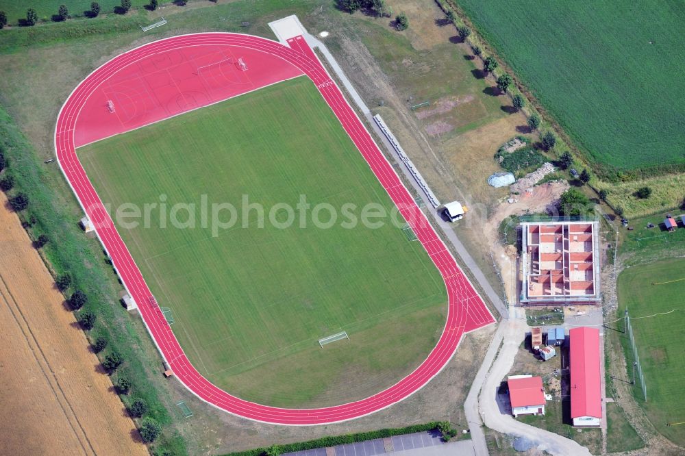 Altlandsberg from above - The sporting ground Bollensdorfer Weg in Altlandsberg in the state of Brandenburg. The compound includes a natural grass field that was built in 1926. In 2012 the facility was refurbished and now includes a track and a small all weather playing field. Also included were a long jump and shotput site