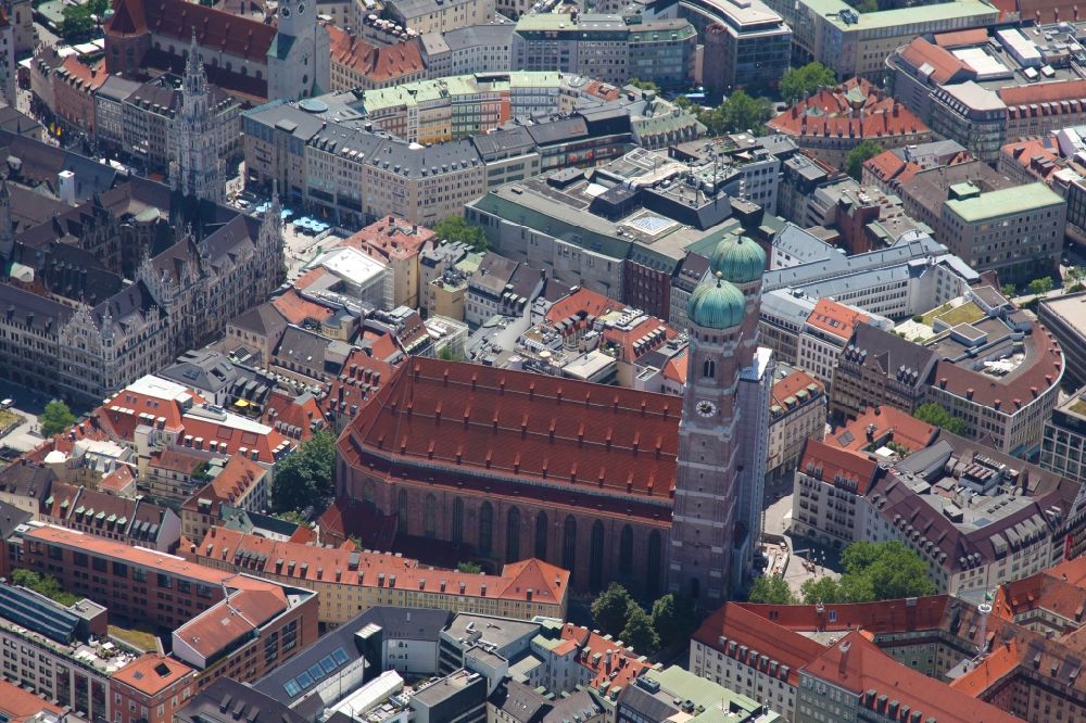 Aerial image München - City view of the Old Town at the Frauenkirche at the New Town Hall in the center of Munich in Bavaria