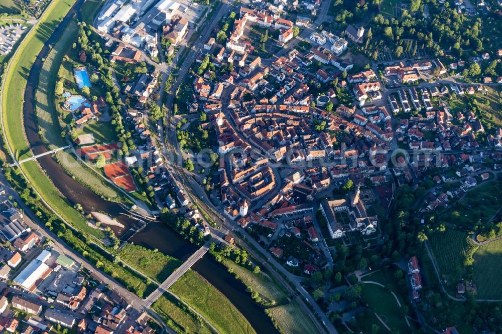 Gengenbach from the bird's eye view: Village on the banks of the Kinzig - river course in Gengenbach in the state Baden-Wurttemberg, Germany
