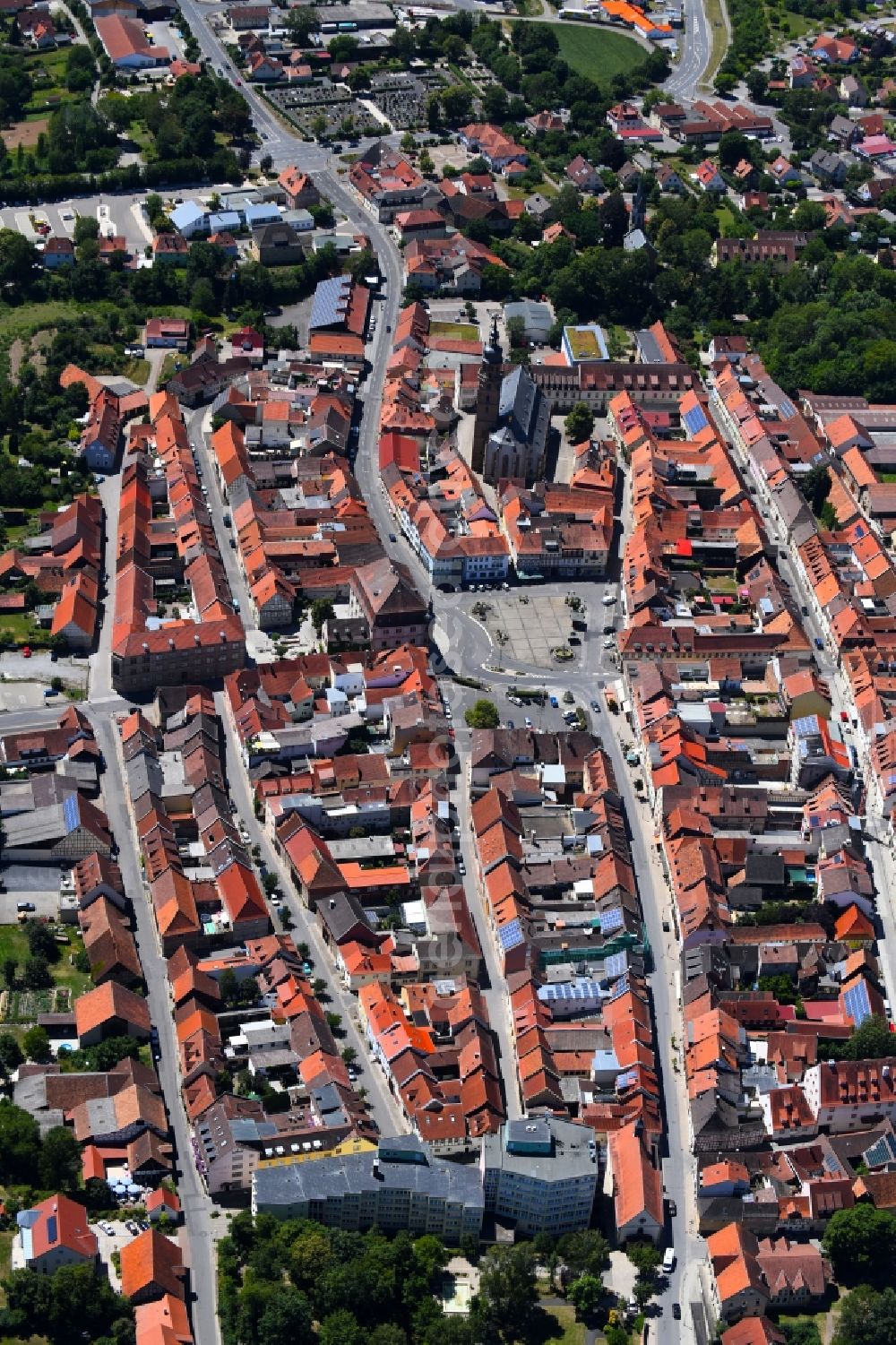 Aerial photograph Bad Königshofen im Grabfeld - Old Town area and city center in Bad Koenigshofen im Grabfeld in the state Bavaria, Germany