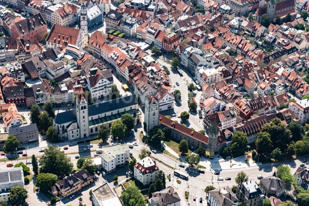 Ravensburg from the bird's eye view: Old Town area and city center with Blick auf das Frauentor and den Gruenen Turm in Ravensburg in the state Baden-Wurttemberg, Germany