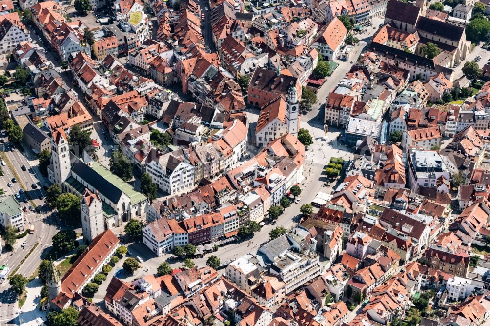 Aerial photograph Ravensburg - Old Town area and city center with Blick auf das Frauentor and den Gruenen Turm in Ravensburg in the state Baden-Wurttemberg, Germany
