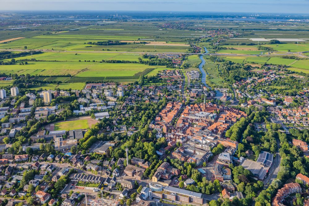 Buxtehude from the bird's eye view: Old Town area and city center in Buxtehude in the state Lower Saxony, Germany