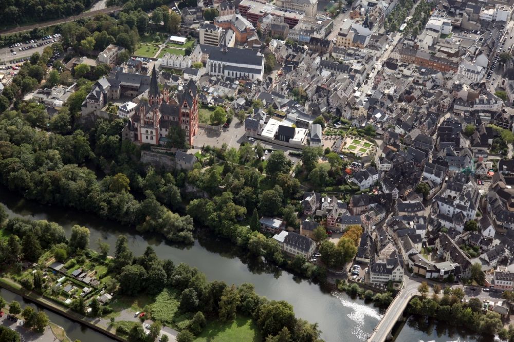 Aerial photograph Limburg an der Lahn - Old Town area and city center with the cathedral in Limburg an der Lahn in the state Hesse