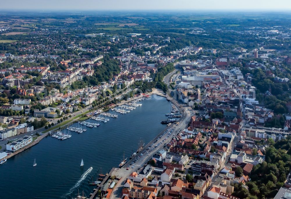 Flensburg from the bird's eye view: Old town area and city center on the street Schiffbruecke in the district Altstadt in Flensburg in the state Schleswig-Holstein, Germany