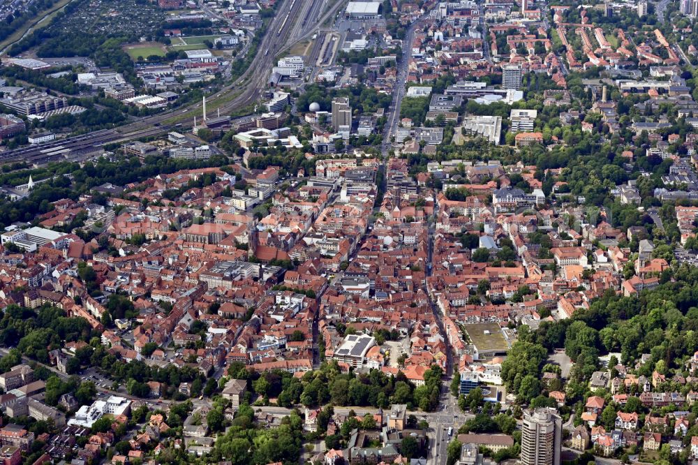 Aerial image Göttingen - Old Town area and city center in Goettingen in the state Lower Saxony